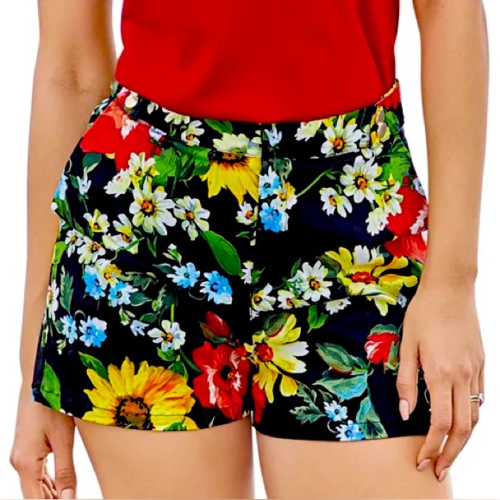 Black Multicolored Floral Shorts Woman’s Size Medium